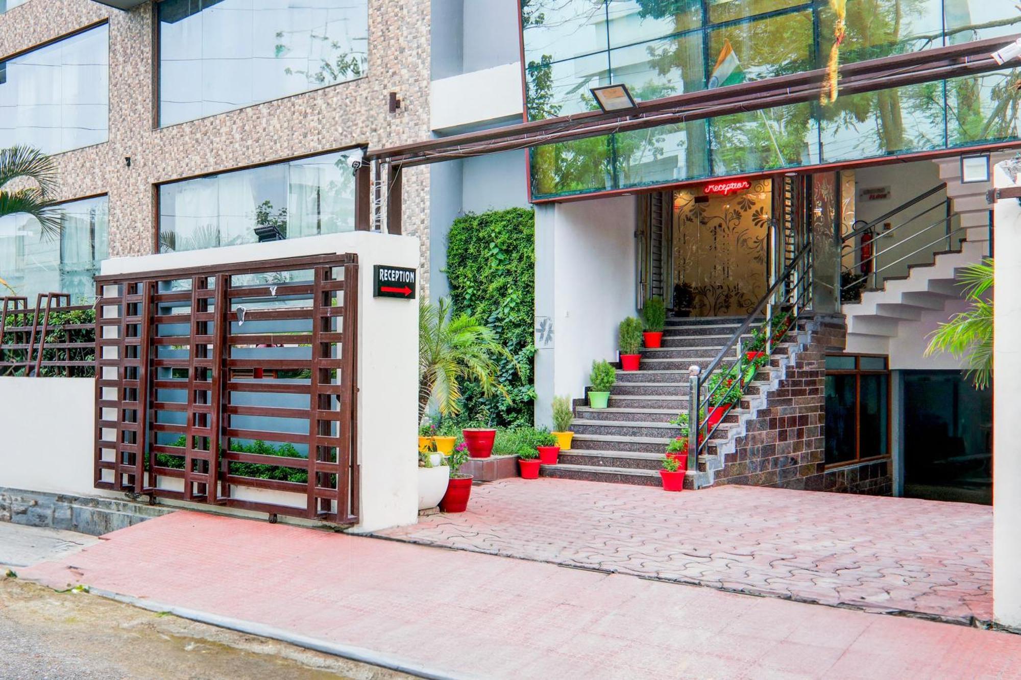 Hotel Townhouse Sakura à Lucknow Extérieur photo