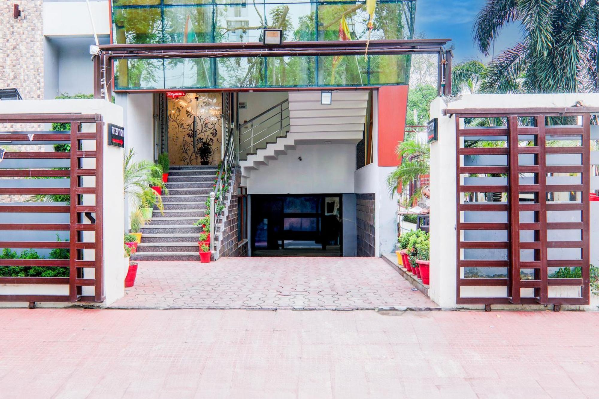 Hotel Townhouse Sakura à Lucknow Extérieur photo