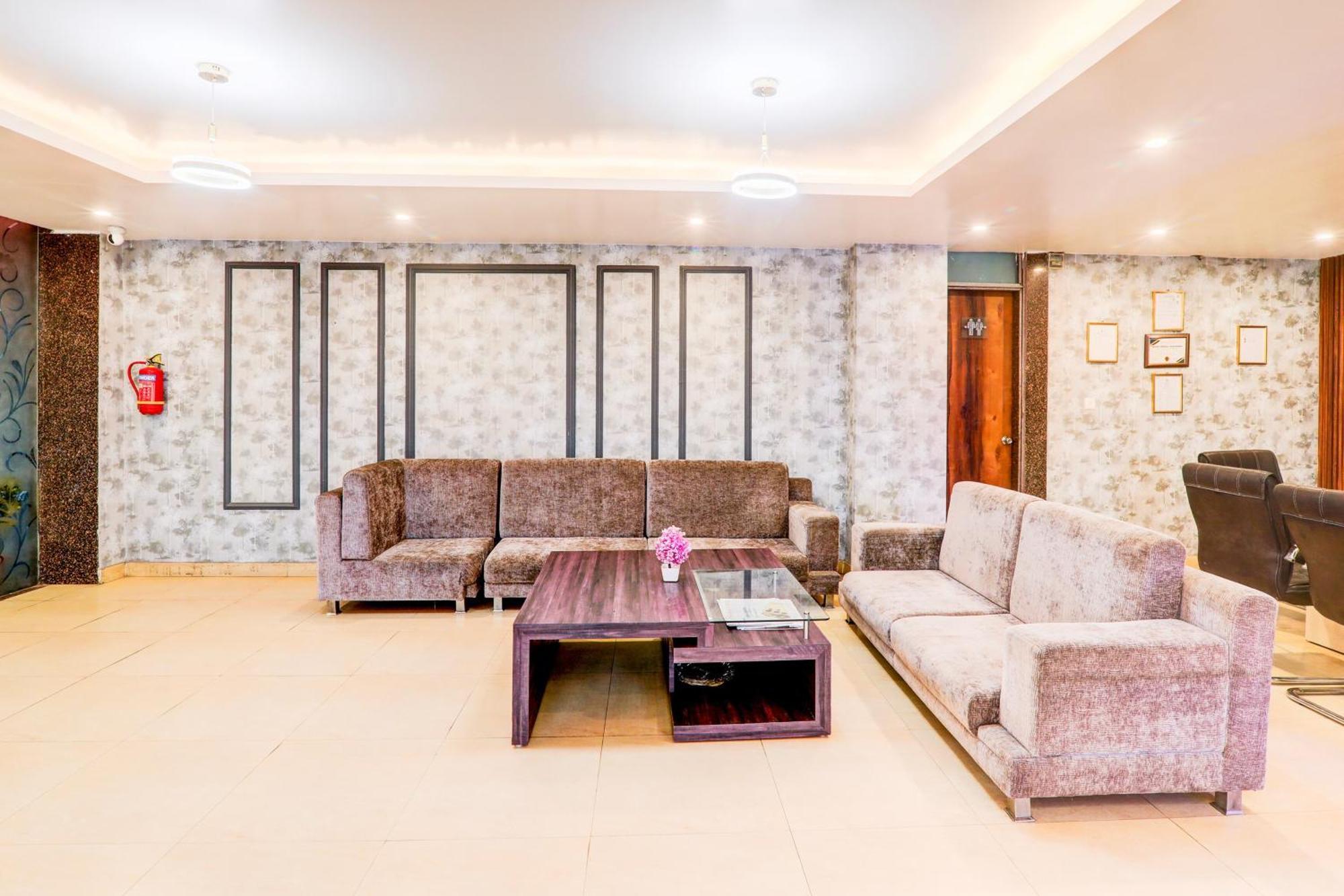 Hotel Townhouse Sakura à Lucknow Extérieur photo